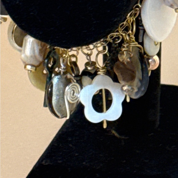 Unique vintage Button and Charm Bracelet with pearl and keys semi precious stone - Picture 9 of 10